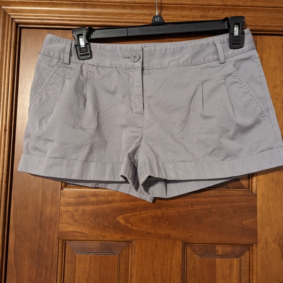 Express Grey Pleated Shorts - Picture 1 of 2